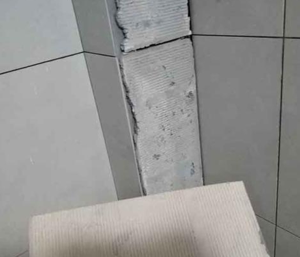 荆州市瓷砖空鼓维修公司分享下厨房瓷砖脱落的补救措施。